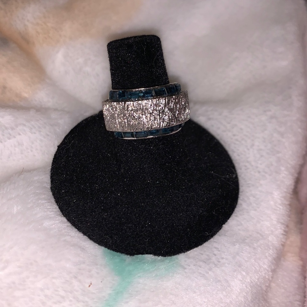 Blue stone silver tone adjustable size ring